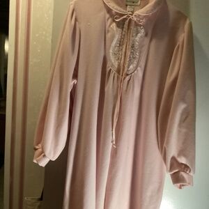 Floor length bath  in soft pink. Apostropho, size Large.